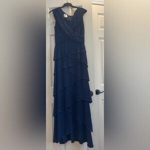 Petra Ltd tiered polyester heavy evening dress 58.5 in long size 6